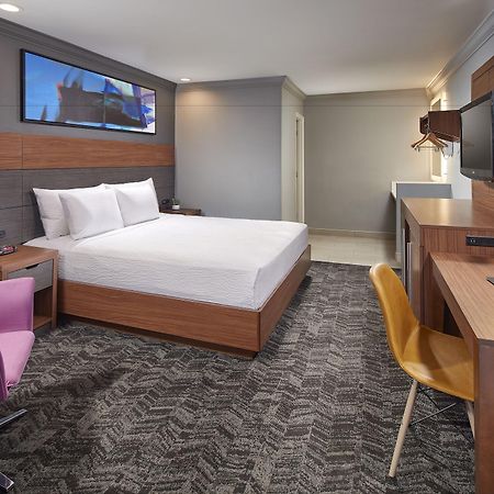 Studio Inn & Suites At Promenade Downey Exteriör bild