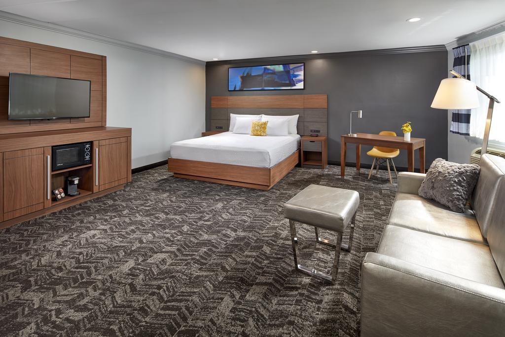 Studio Inn & Suites At Promenade Downey Exteriör bild